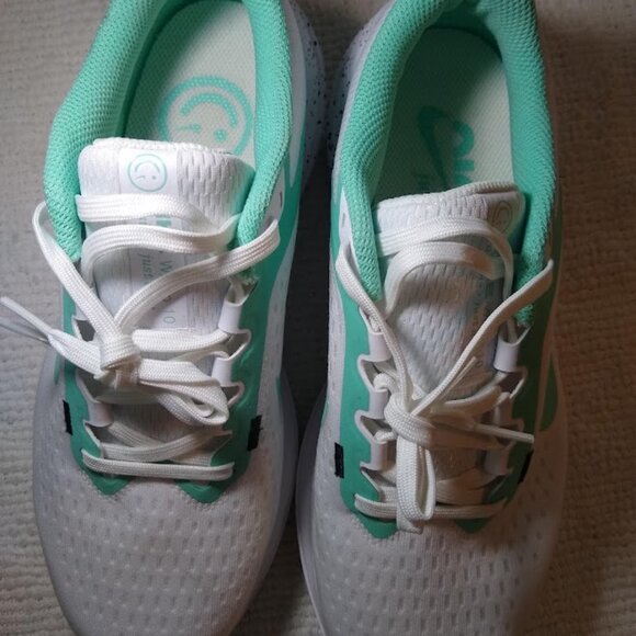 Nike women's  size  8   white / aqua-mint  athletic sneakers - Picture 2 of 13